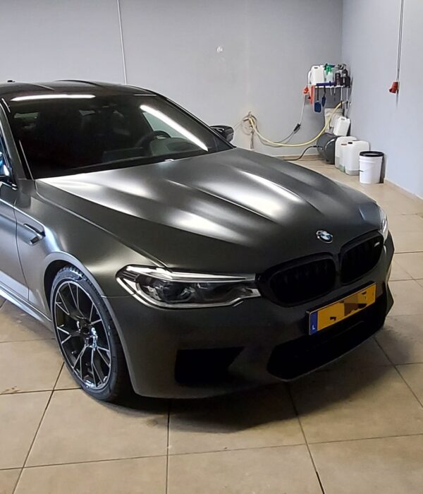 photo d'une berline BMW nettoyé