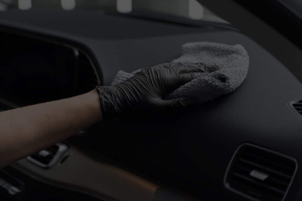 Lavage du tableau de bord